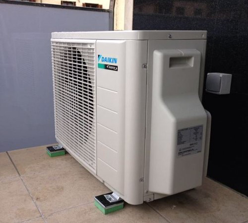 Sylomer pipe riser isolation system for vertical pipework in a commercial building